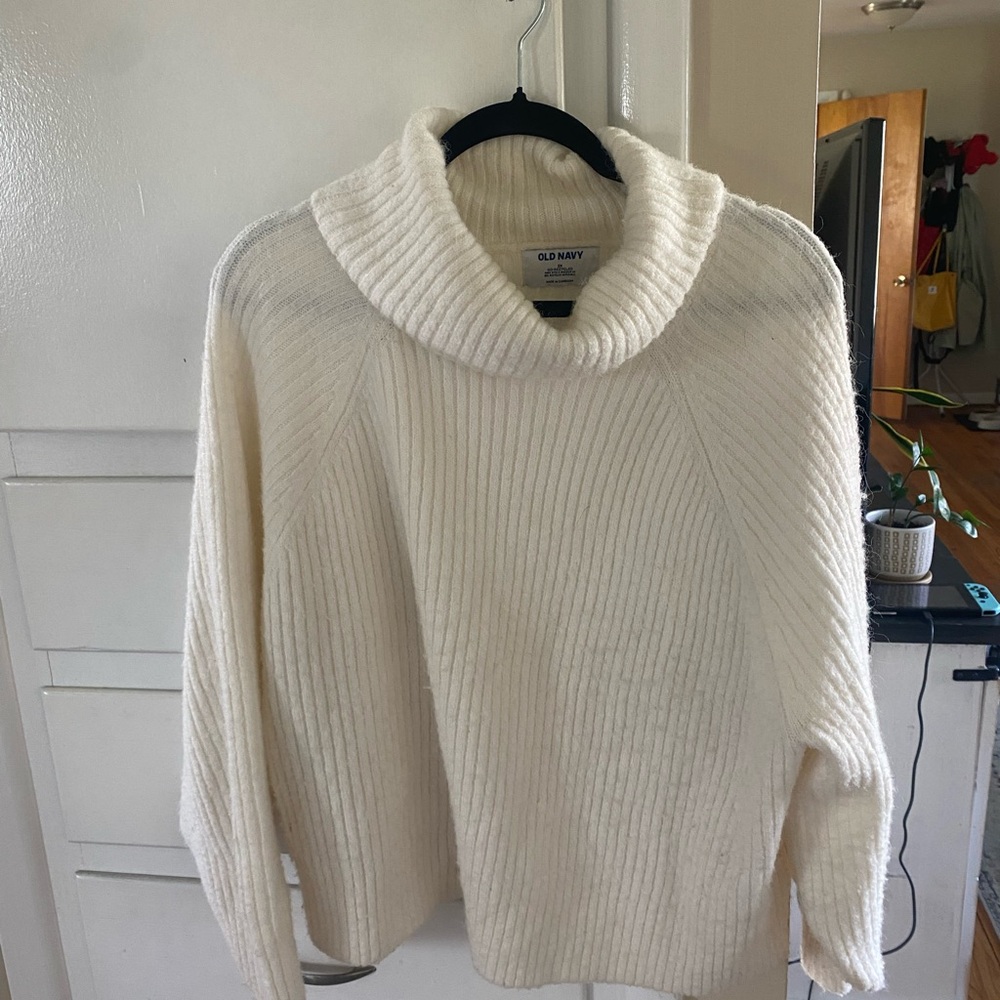 Old Navy Women's Cream Sweater